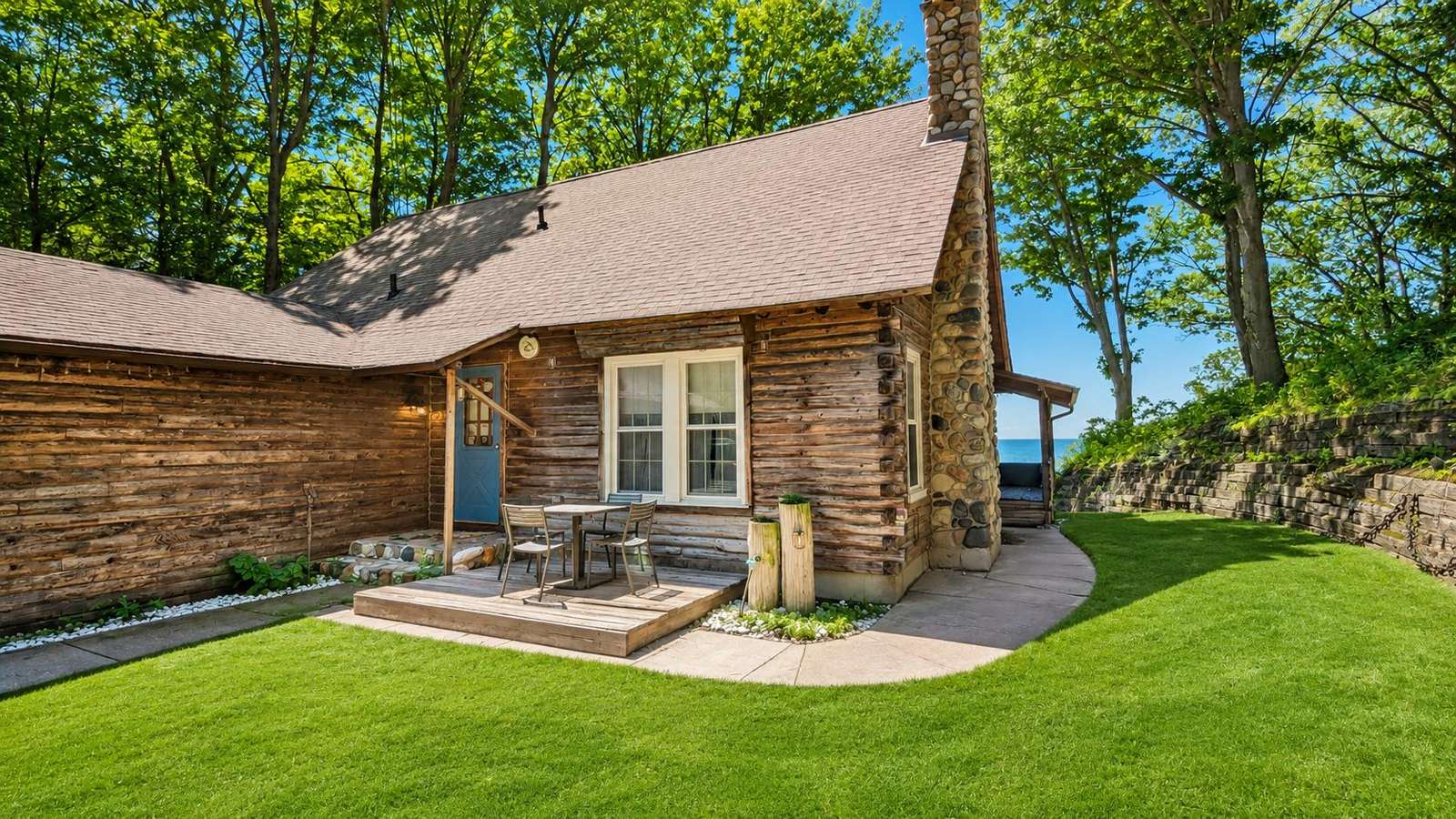 Blue Horizon Log Cabin Preview 0