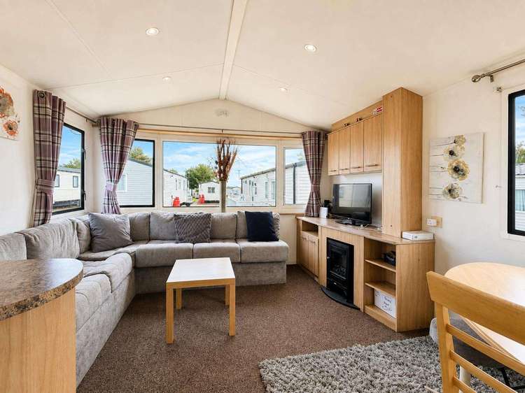71022E⭐ – Elm, 2 bed, 6 berth caravan. Emerald rated. Preview 5