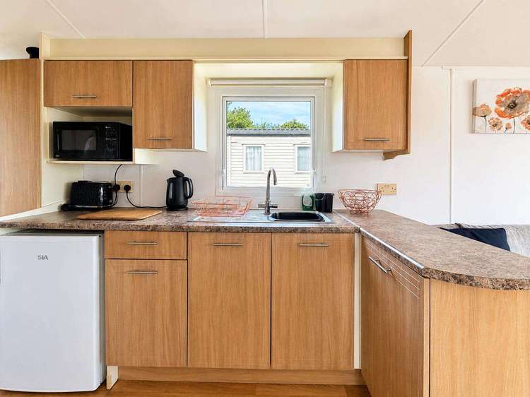 71022E⭐ – Elm, 2 bed, 6 berth caravan. Emerald rated. Preview 4