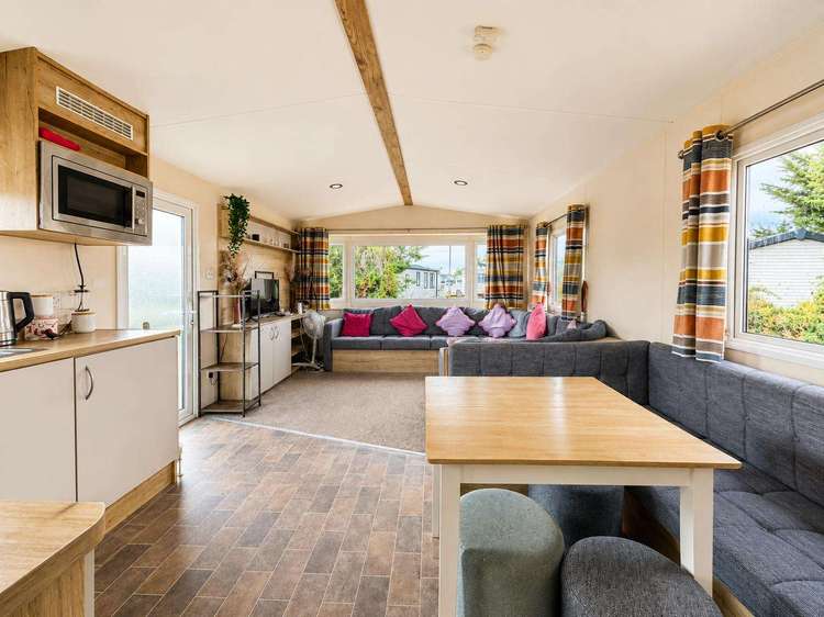 36010C⭐ – C, 3 bed, 7 berth caravan with decking to the side. Ruby rated. Preview 4
