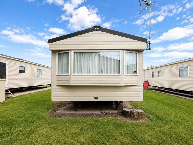 44602B⭐ – Field 6, 2 bed, 6 berth caravan with C/H and D/G. Ruby rated. Preview 0