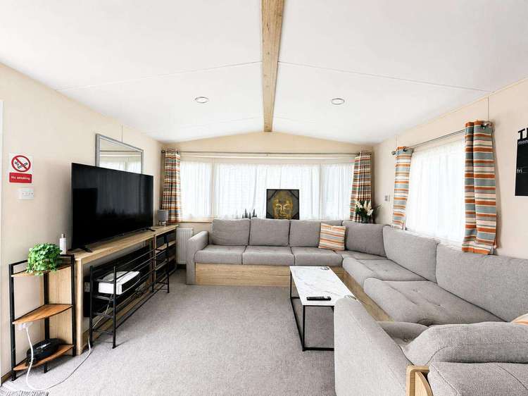 44602B⭐ – Field 6, 2 bed, 6 berth caravan with C/H and D/G. Ruby rated. Preview 4