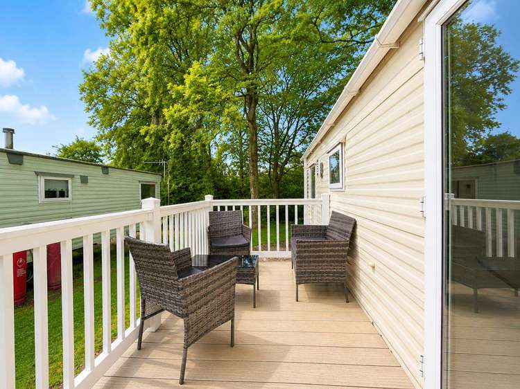 93022S⭐ – Swaledale, 2 bed 6 berth caravan with side decking. Ruby rated Preview 4