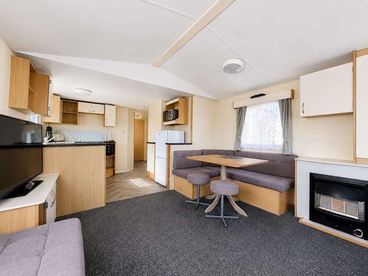 17237C⭐ – Conifers area, 3 bed, 8 berth caravan with electric panel heating. Emerald rated. Preview 5
