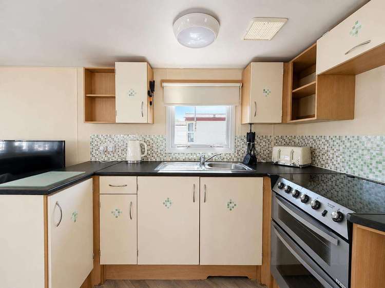 17237C⭐ – Conifers area, 3 bed, 8 berth caravan with electric panel heating. Emerald rated. Preview 4