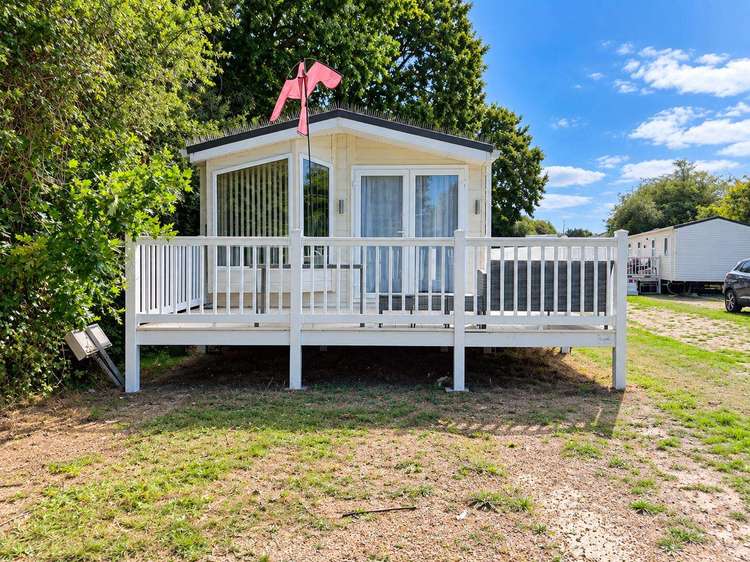 46168V⭐ – Valley Farm, 3 bed, 8 berth caravan with decking, C/H and D/G. Diamond rated. Preview 1