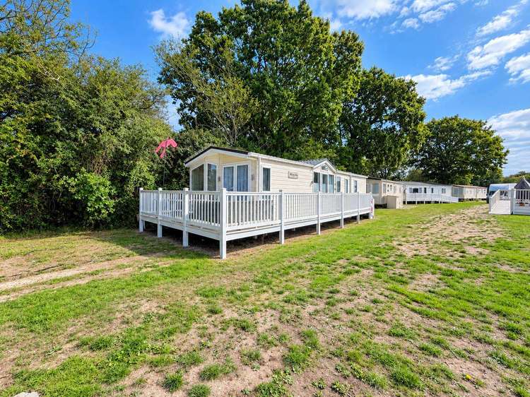 46168V⭐ – Valley Farm, 3 bed, 8 berth caravan with decking, C/H and D/G. Diamond rated. Preview 0