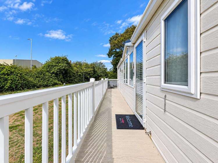 46168V⭐ – Valley Farm, 3 bed, 8 berth caravan with decking, C/H and D/G. Diamond rated. Preview 5