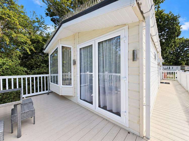 46168V⭐ – Valley Farm, 3 bed, 8 berth caravan with decking, C/H and D/G. Diamond rated. Preview 3