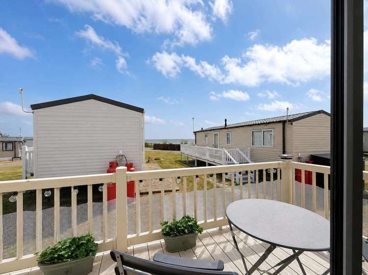 68011CR ⭐- Cresta area, 2 bed, 5 berth caravan with decking, D/G and C/H. Opal rated. Preview 5
