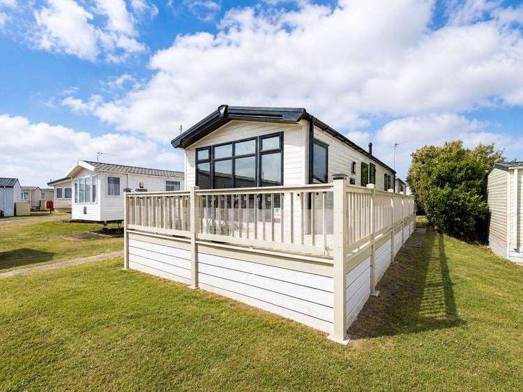 68011CR ⭐- Cresta area, 2 bed, 5 berth caravan with decking, D/G and C/H. Opal rated. Preview 0