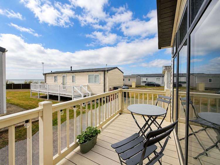 68011CR ⭐- Cresta area, 2 bed, 5 berth caravan with decking, D/G and C/H. Opal rated. Preview 4