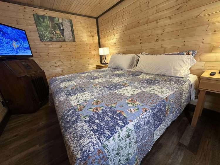 Ward Loft 1 (Fireplace, King Bed, Smart TV) Preview 0