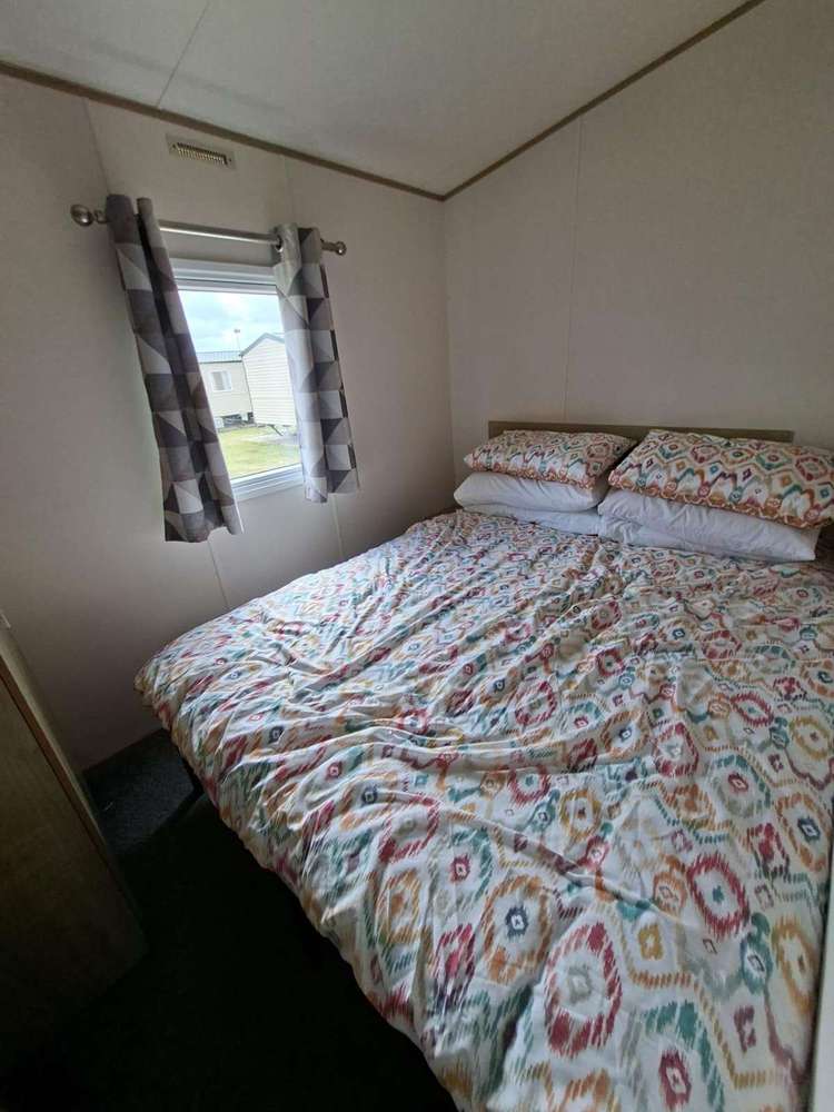 86003V⭐ – Row V, 3 bed 7 berth caravan with decking, C/H, and D/G. Opal rated. Preview 5