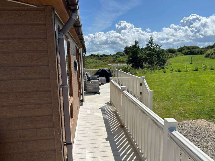 98011F⭐ – Fistral, 2 bed, 4 berth lodge with full wrap decking, D/G and C/H. Platinum rated. Preview 2