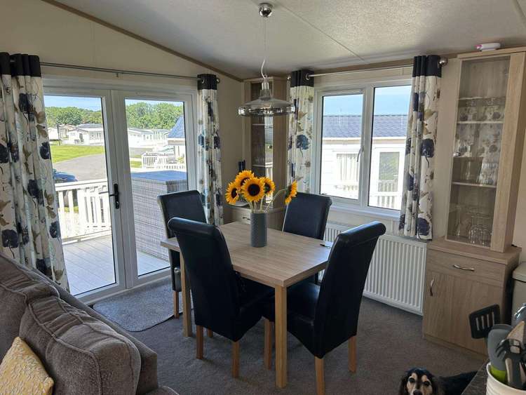 98011F⭐ – Fistral, 2 bed, 4 berth lodge with full wrap decking, D/G and C/H. Platinum rated. Preview 5