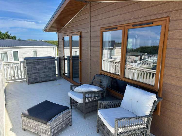 98011F⭐ – Fistral, 2 bed, 4 berth lodge with full wrap decking, D/G and C/H. Platinum rated. Preview 1
