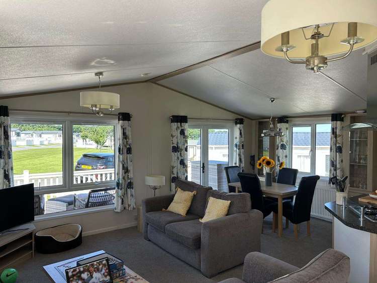 98011F⭐ – Fistral, 2 bed, 4 berth lodge with full wrap decking, D/G and C/H. Platinum rated. Preview 3