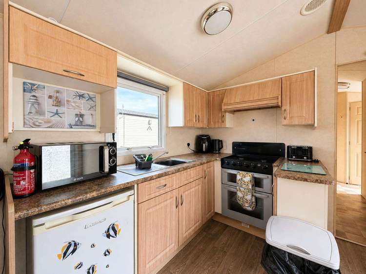 71023J⭐ – Jackdaw, 3 bed, 6 berth caravan with side decking. Emerald rated. Preview 5