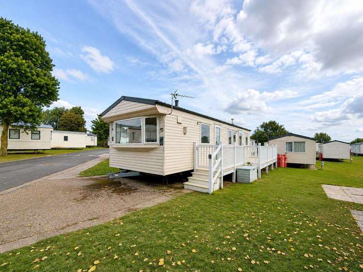 71023J⭐ – Jackdaw, 3 bed, 6 berth caravan with side decking. Emerald rated. Preview 0