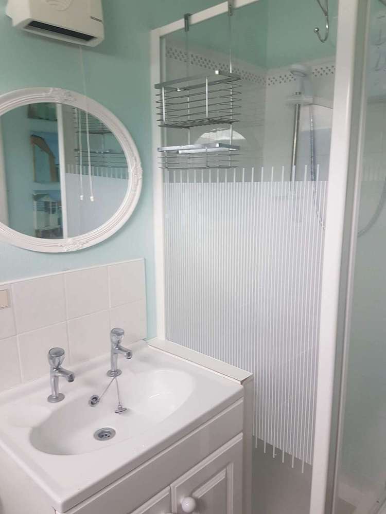 00064BA⭐ – Belle Aire, 2 bed, 4 berth chalet with double glazing. Emerald rated. Preview 5