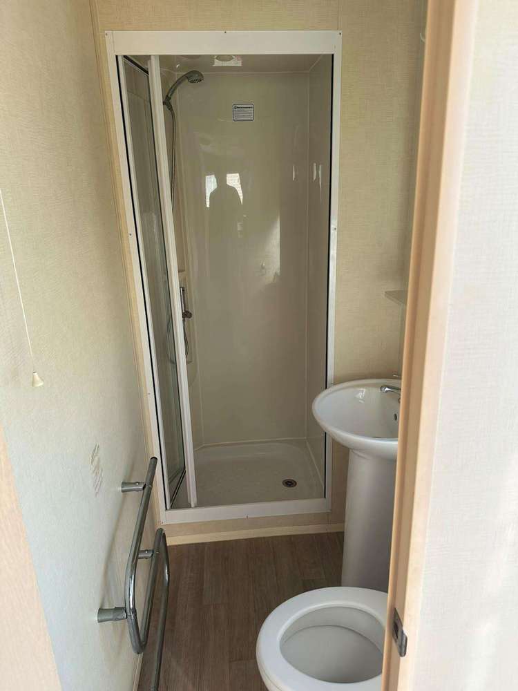 21036F⭐ – Felburg, 2 bed, 6 berth caravan close to amenities. Emerald rated. Preview 5
