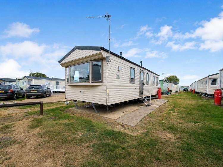28016FV⭐ – Field View, 3 bed, 8 berth caravan with D/G and C/H. Ruby rated. Preview 0
