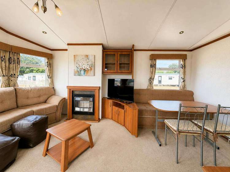 46330V⭐ – Valley Farm, 2 bed, 6 berth caravan with D/G & C/H. Ruby rated. Preview 5