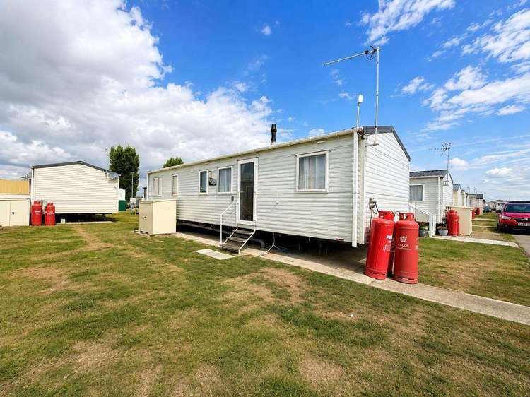 27219SW⭐ – Seawick, 4 bed, 10 berth caravan with C/H and D/G. Ruby rated. Preview 0