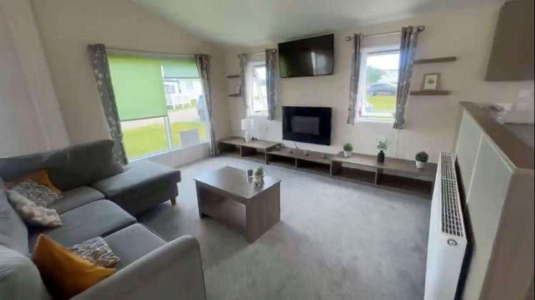 90018BV⛱️ – Benacre View, 2 bed, 4 berth lodge with spacious decking. Platinum rated Preview 3