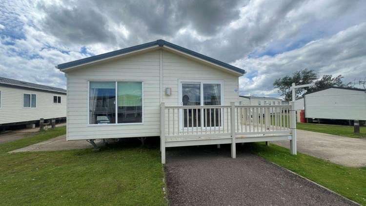 90018BV⛱️ – Benacre View, 2 bed, 4 berth lodge with spacious decking. Platinum rated Preview 0