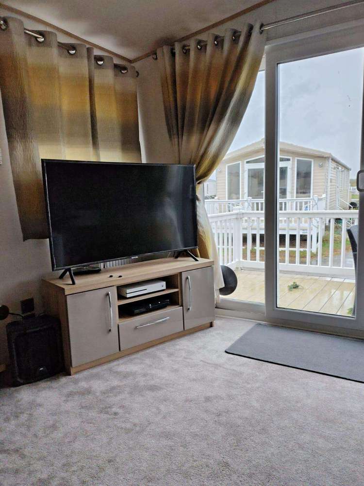 15075F⛱️ – The Fairways area, 3 bed, 6 berth caravan with decking, D/G & C/H. Opal Rated. Preview 5