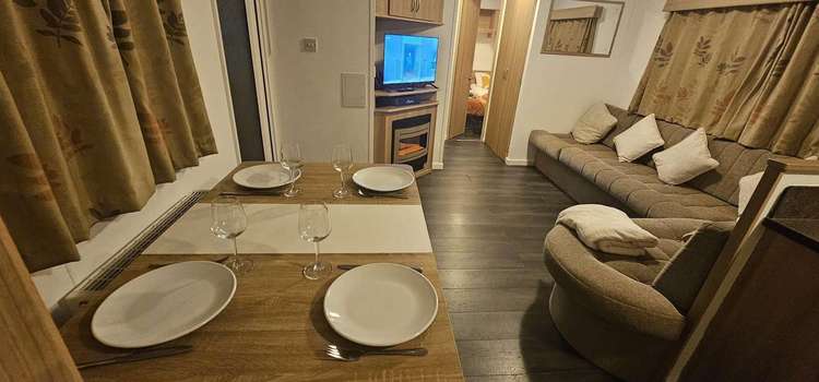 86006W⭐ – Row W, 3 bed 8 berth caravan with scenic mountain views. Ruby rated. Preview 2