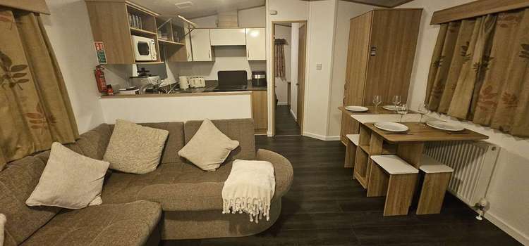 86006W⭐ – Row W, 3 bed 8 berth caravan with scenic mountain views. Ruby rated. Preview 1