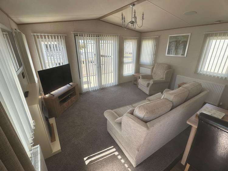 62018RV⭐ – Rowan Vale area, 2 bed 6 berth caravan with decking, D/G and C/H. Opal rated Preview 3