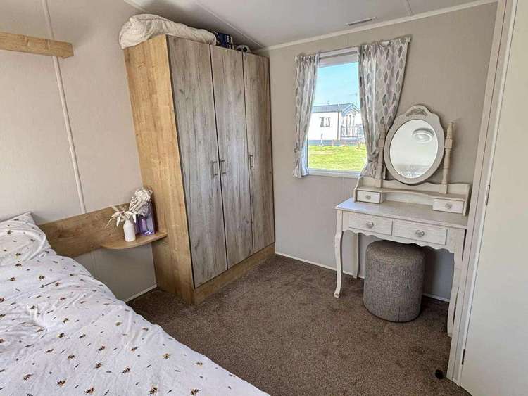 20107BS⭐ – Broadlands, 2 bed, 4 berth caravan with a partial sea view, D/G and C/H. Ruby rated. Preview 5