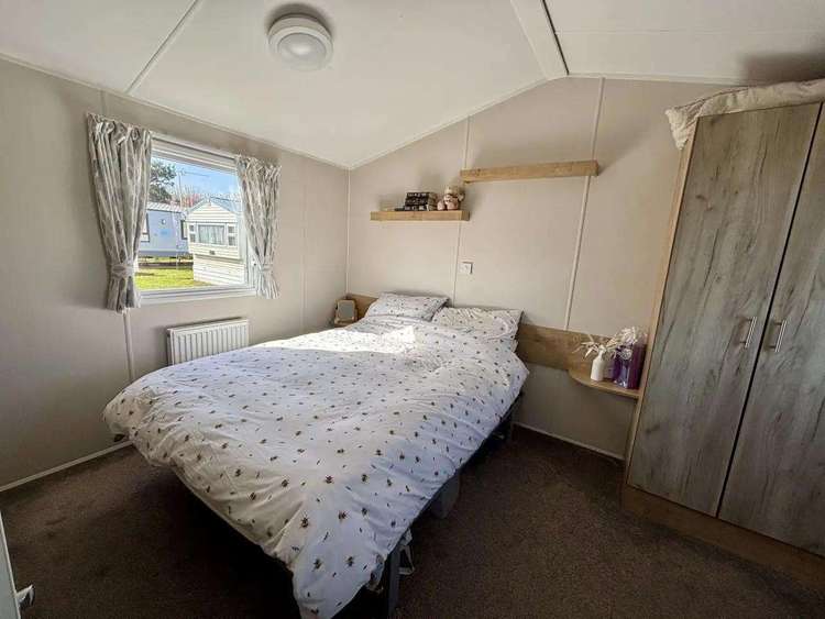 20107BS⭐ – Broadlands, 2 bed, 4 berth caravan with a partial sea view, D/G and C/H. Ruby rated. Preview 4