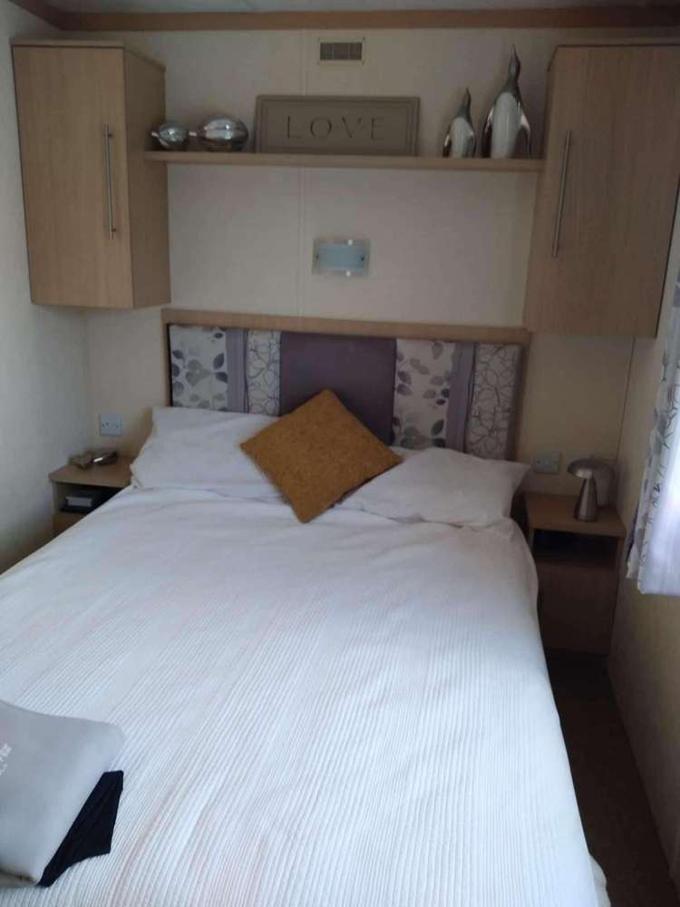 68125BS⭐ – Bush area, 2 bed, 6 berth caravan with D/G and C/H. Ruby rated. Preview 5