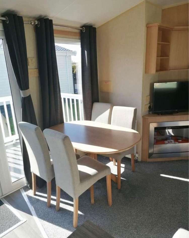 33056S⭐ – Springs, 3 bed, 8 berth caravan with side decking, D/G & C/H. Ruby rated. Preview 5