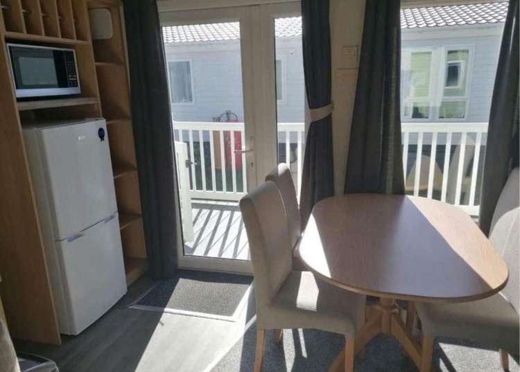 33056S⭐ – Springs, 3 bed, 8 berth caravan with side decking, D/G & C/H. Ruby rated. Preview 4