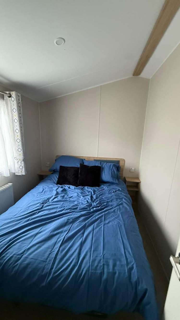 66654NB⭐ – New Beach, 3 bed, 8 berth caravan with front decking, D/G, and C/H. Diamond rated. Preview 5
