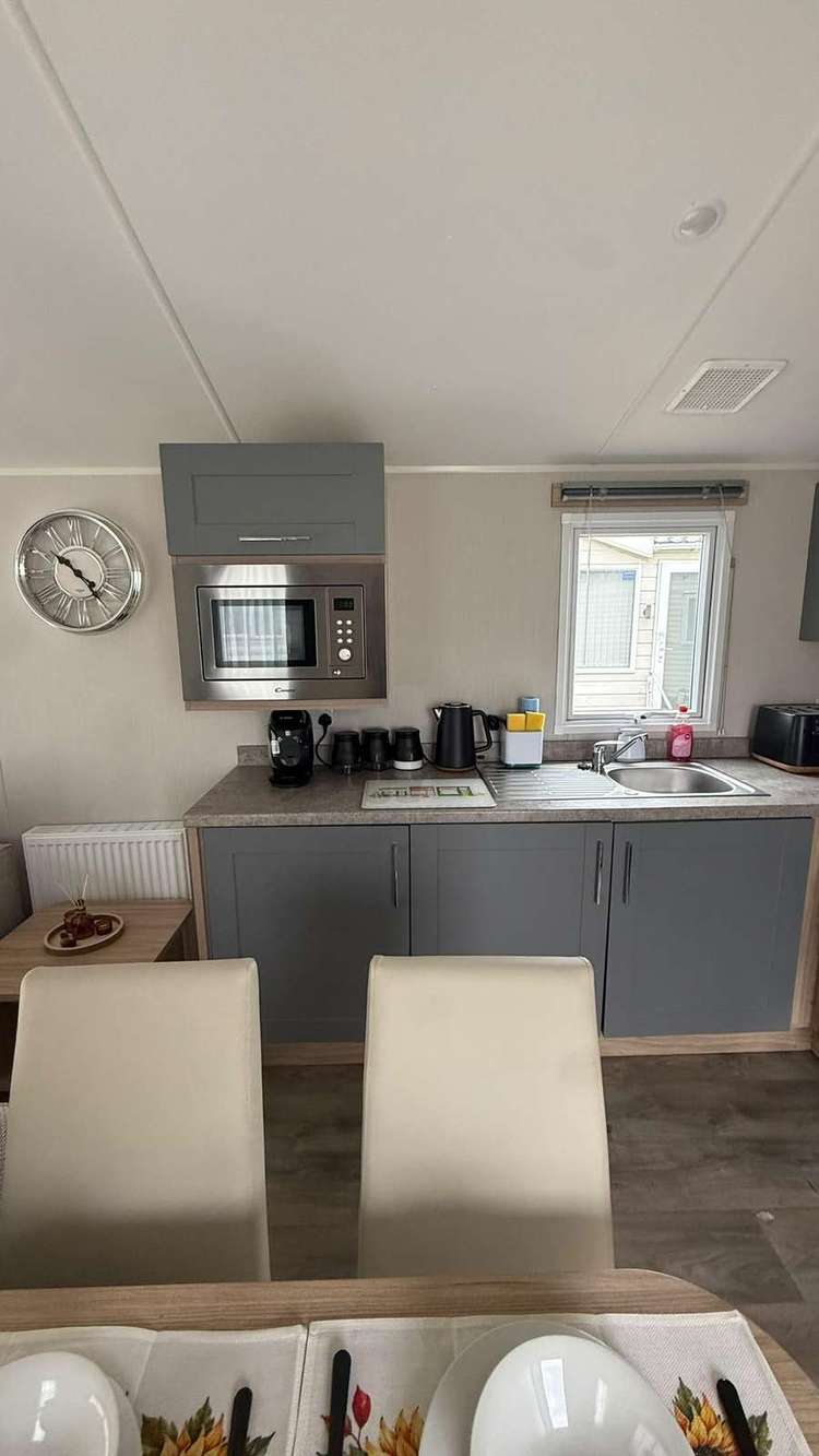 66654NB⭐ – New Beach, 3 bed, 8 berth caravan with front decking, D/G, and C/H. Diamond rated. Preview 3