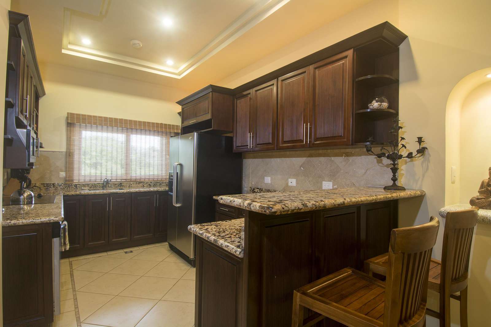 Gourmet kitchen, fully stocked