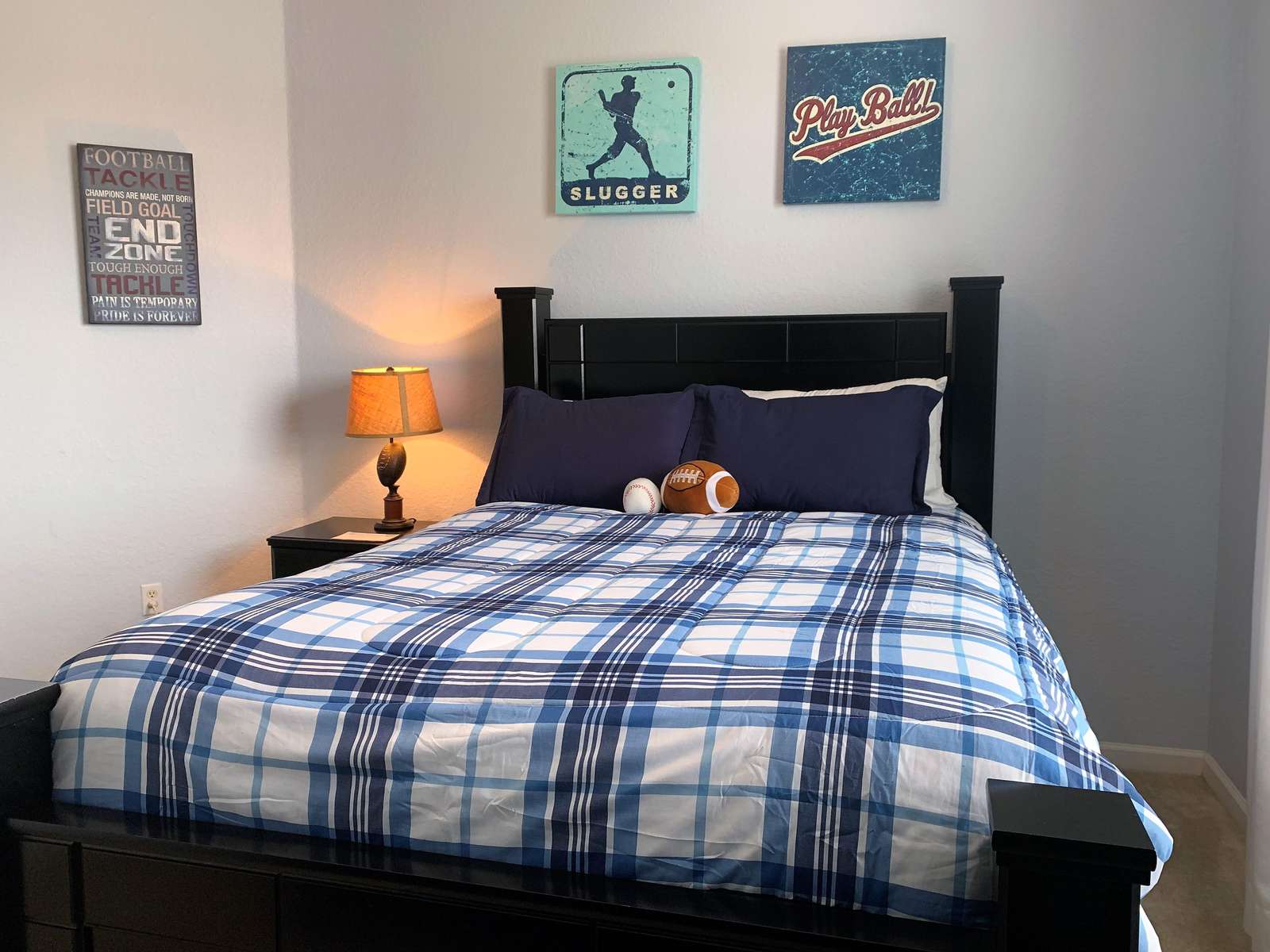 Third bedroom with queen bed