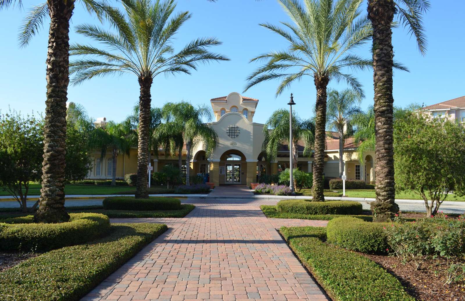 Vista Cay clubhouse main entrance