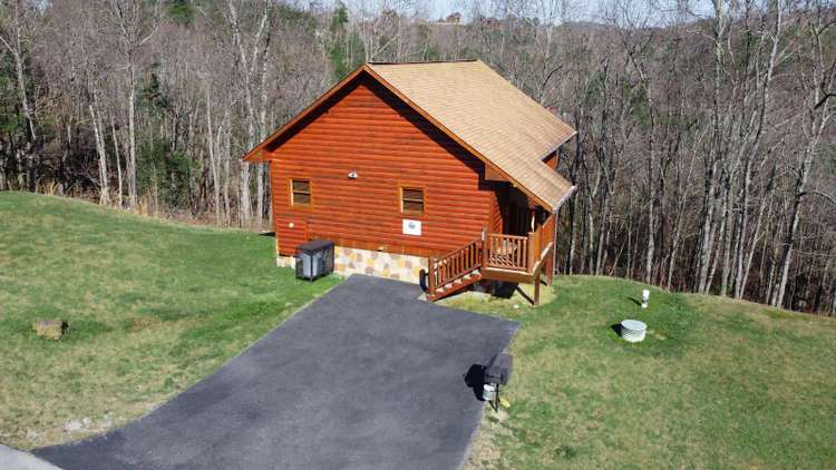 Hugs and Kisses – Starr Crest Resort Preview 0