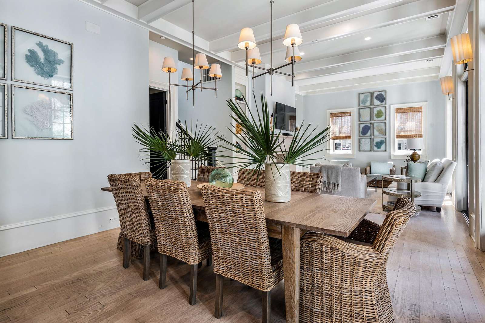 Seating for 8 in Dining Area