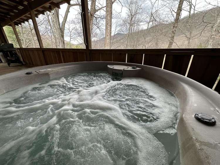 Hugs and Kisses! Great views, hot tub, Wi-Fi. Preview 0