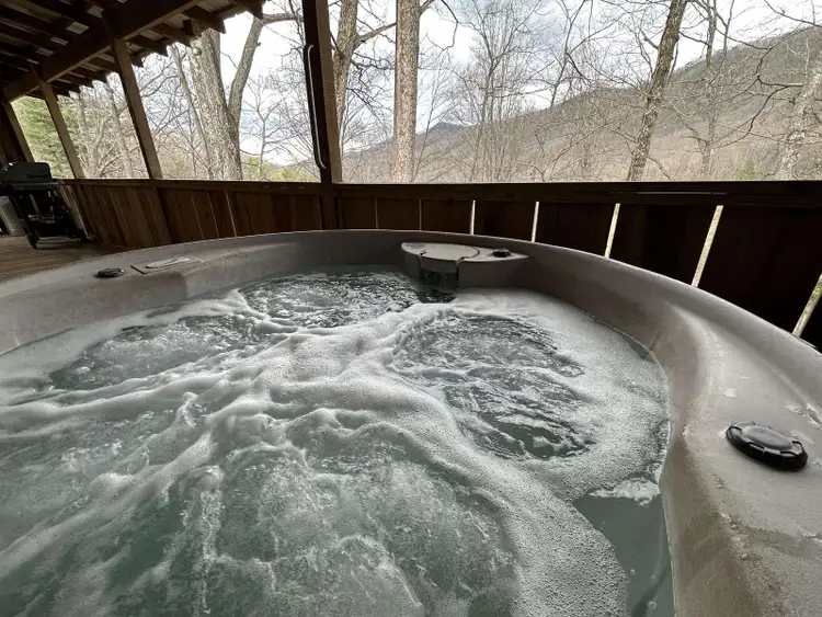 Hugs and Kisses! Great views, hot tub, Wi-Fi. Preview 0