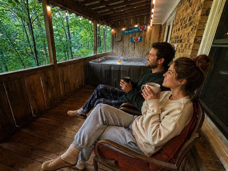 Bearidise Ridge Cottage: Your Cozy Mountain Escape with Hot Tub & Scenic Views Preview 0